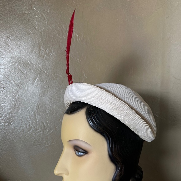 CHARMING 1950\'S WHITE STRAW JULIET CAP + TALL, RED FEATHER & GROSGRAIN TRIM main image 9